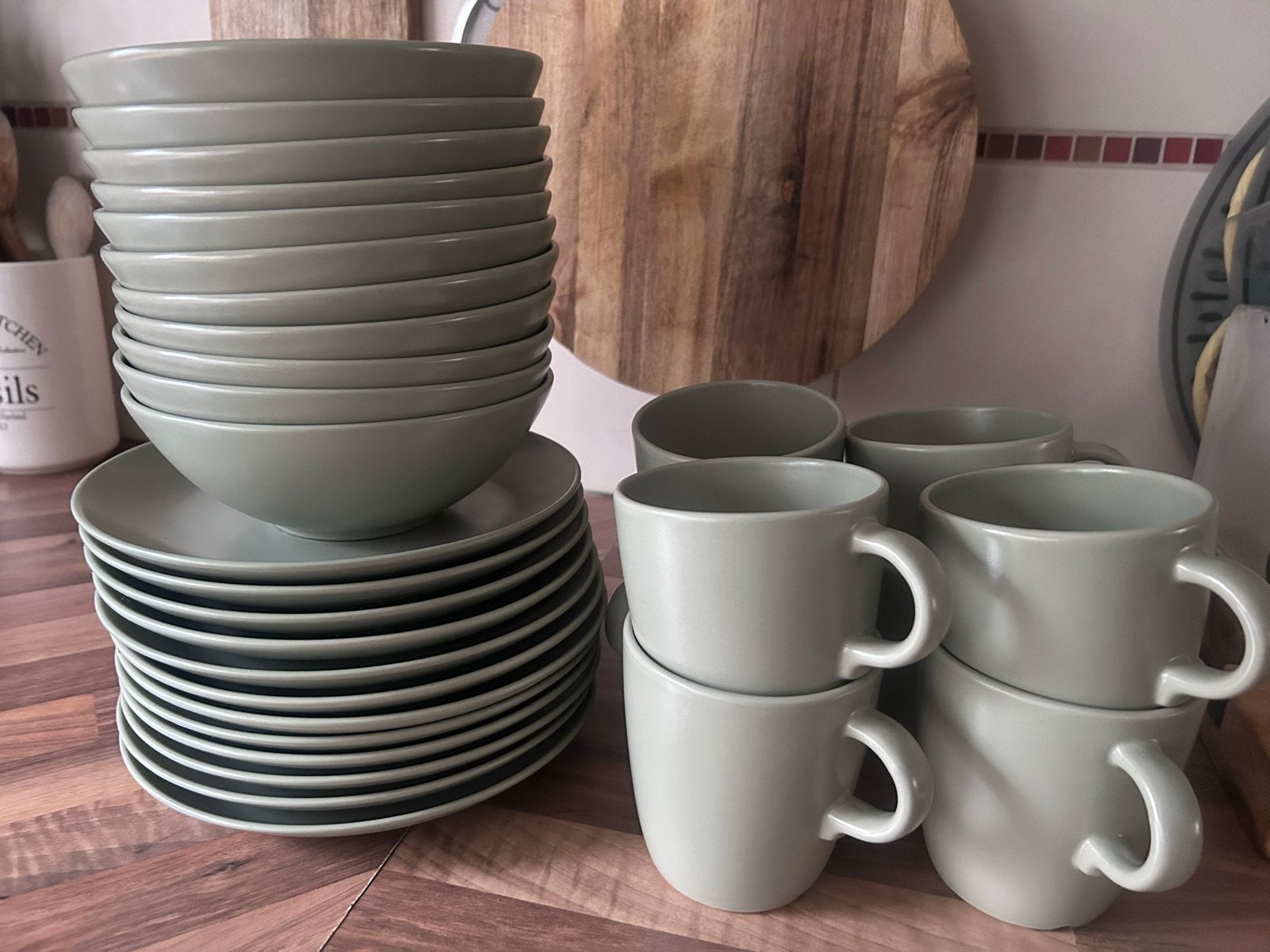 IKEA FÄRGKLAR servies - mat groen (8 mokken, 11 borden, 11 k, Ophalen, Zo goed als nieuw, IKEA, Overige typen