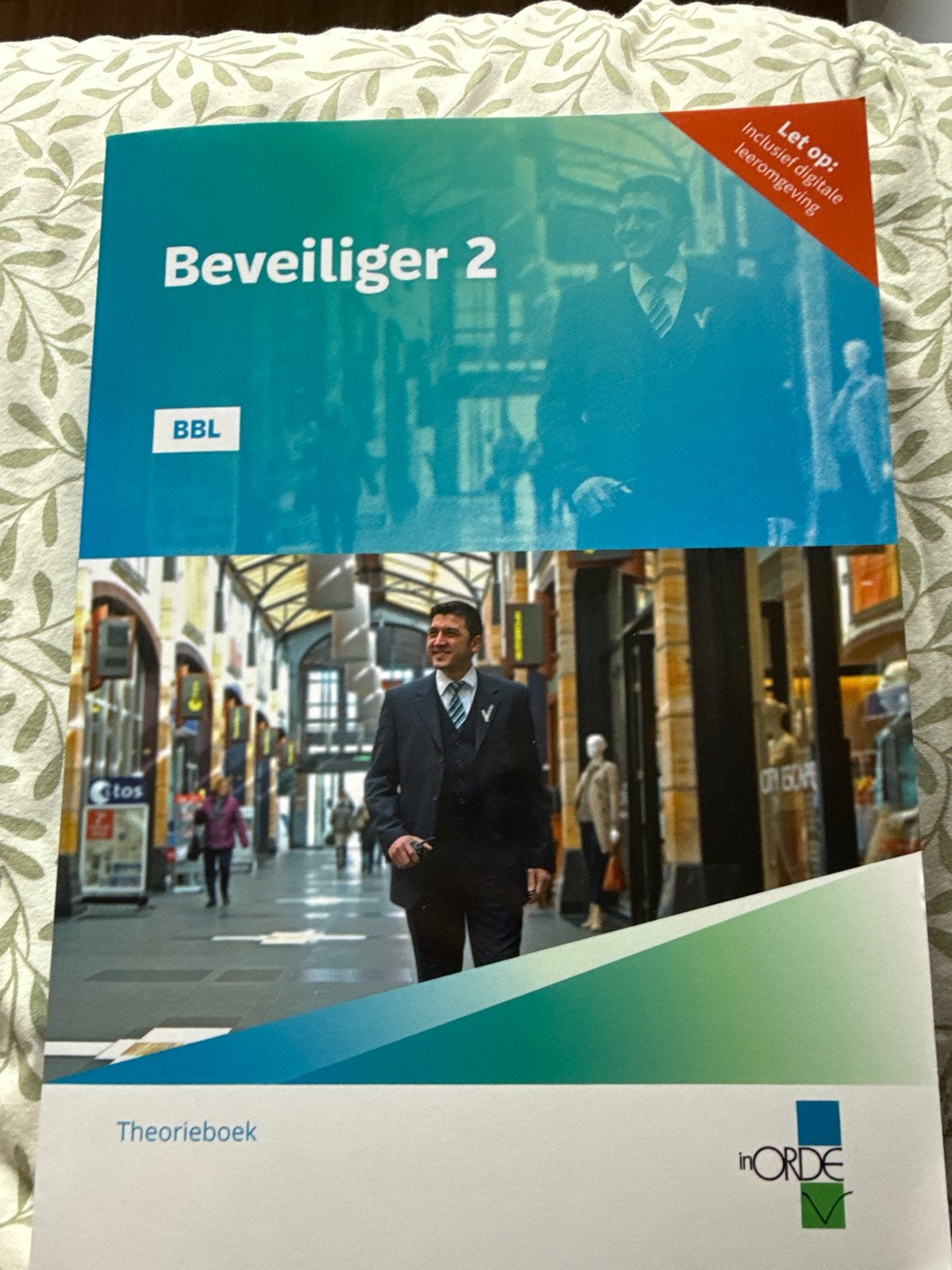Beveiliger 2 Theorieboek, Boeken, Ophalen of Verzenden, Zo goed als nieuw, MBO