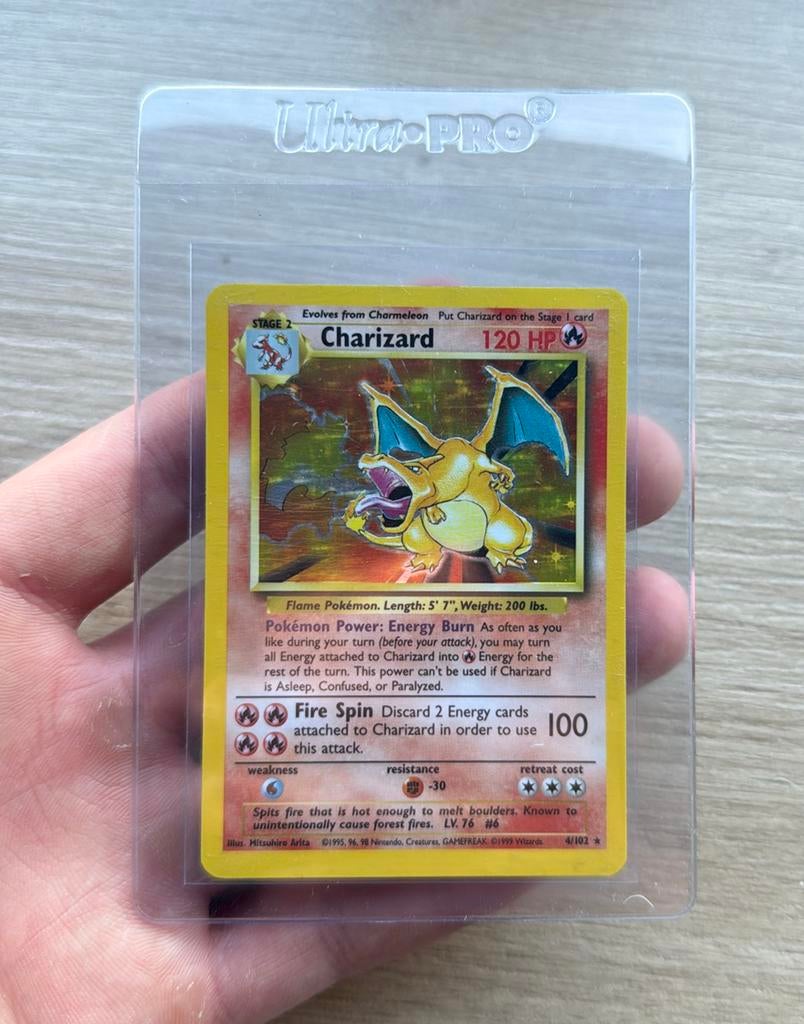 Charizard base set 4/102 nette conditie, Ophalen of Verzenden, Zo goed als nieuw