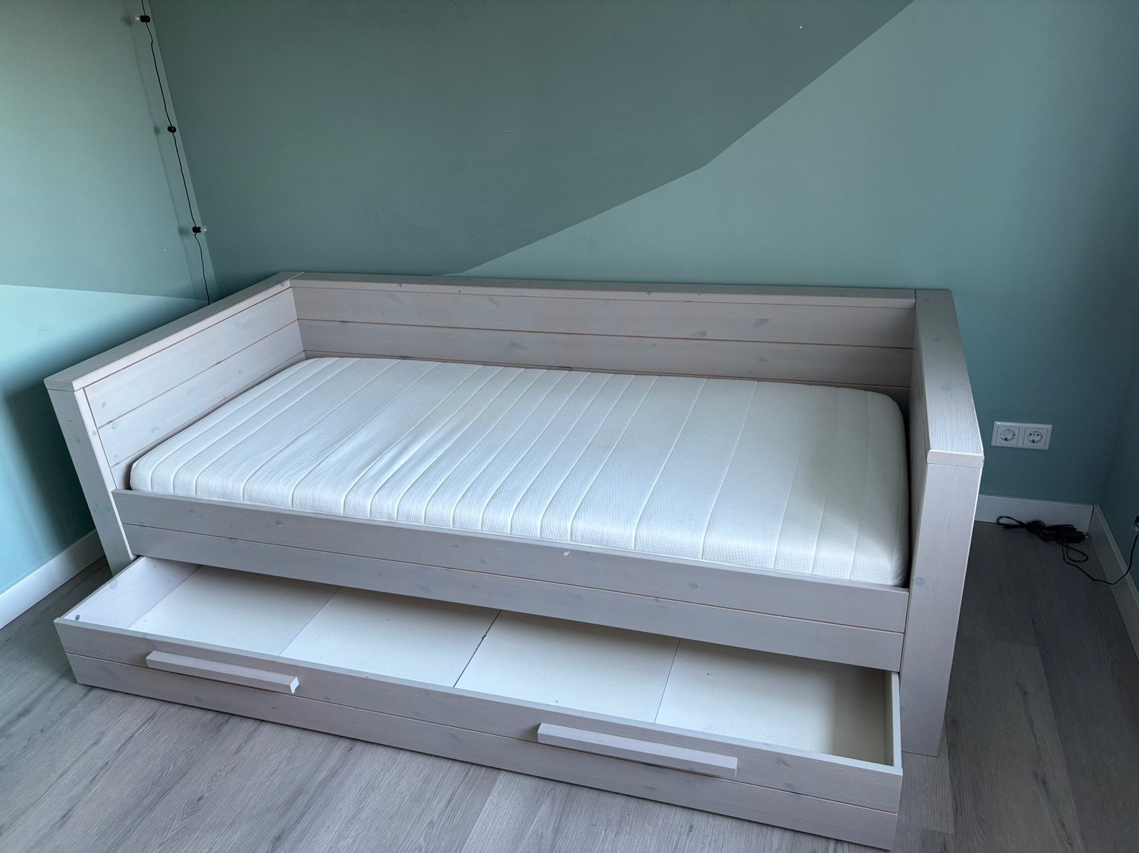 Leuk bed, Huis en Inrichting, Slaapkamer | Bedden, Ophalen, 90 cm, Eenpersoons, Zo goed als nieuw
