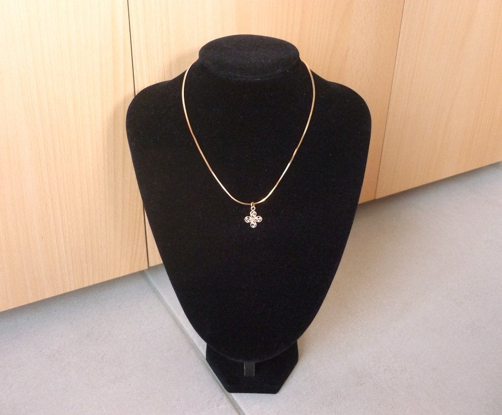 Rozegoudkleurige ketting met bloem klaver hanger met strass, Overige materialen, Overige kleuren, Nieuw, Ophalen of Verzenden