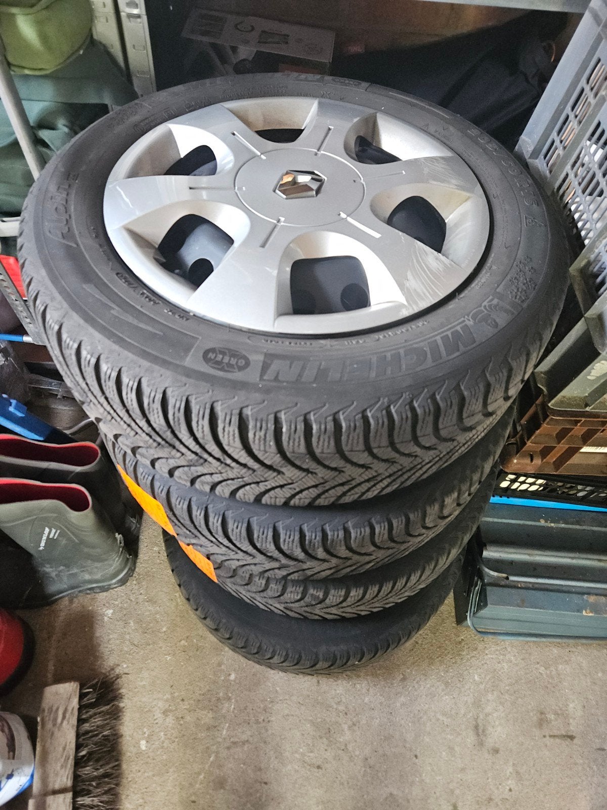 Renault Captur winterbanden Michelin 205/60 R16, Ophalen, Gebruikt