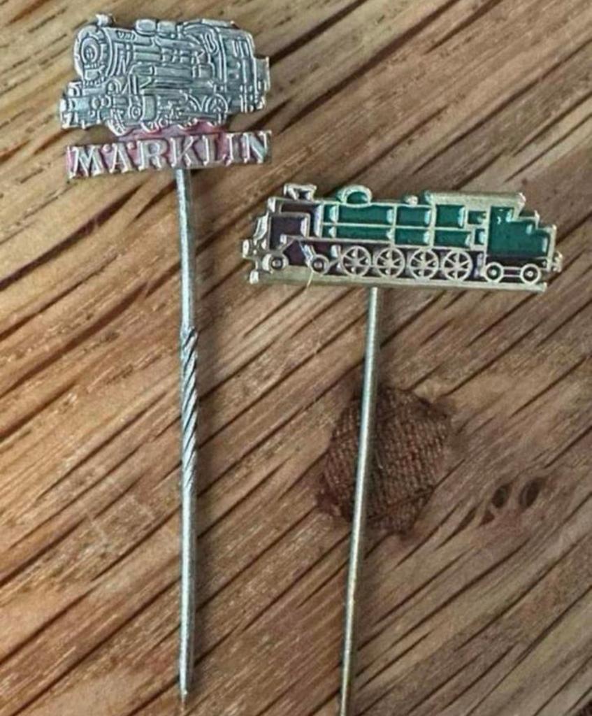 2X Vintage speldjes van Marklin en ander trein speldje, Verzamelen, Speldjes, Pins en Buttons, Ophalen of Verzenden, Gebruikt