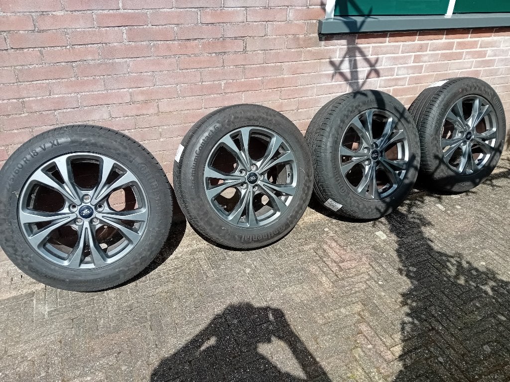Ford Kuga Zomerbanden continental, Auto-onderdelen, Banden en Velgen, Ophalen, Gebruikt, 17 inch, 235 mm