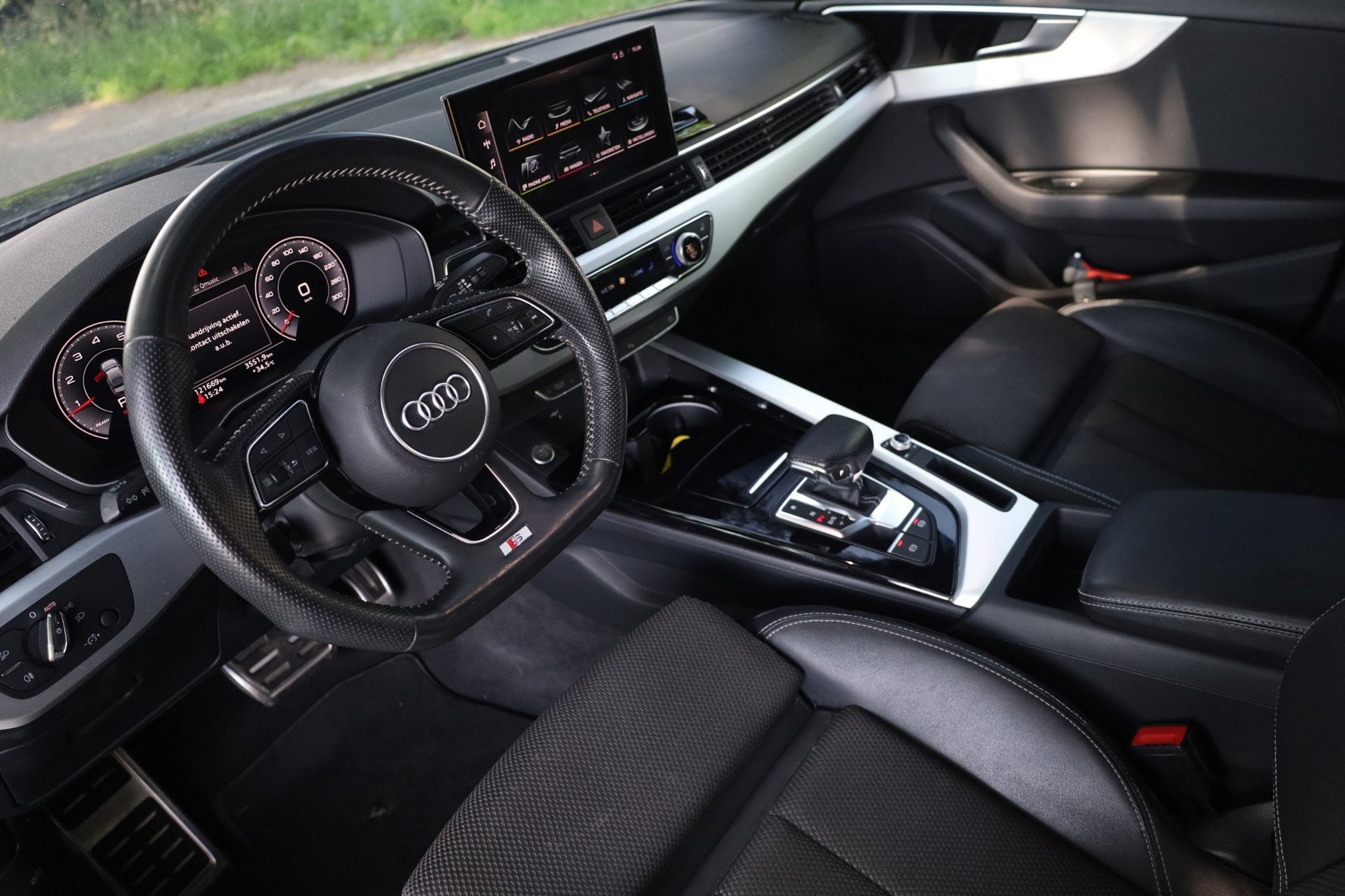 Audi A4 Limousine 35 TFSI Launch edition Sport Aut. | 3x S-l, Auto's, Audi, Automatische klimaatregeling, Gebruikt, 4 cilinders