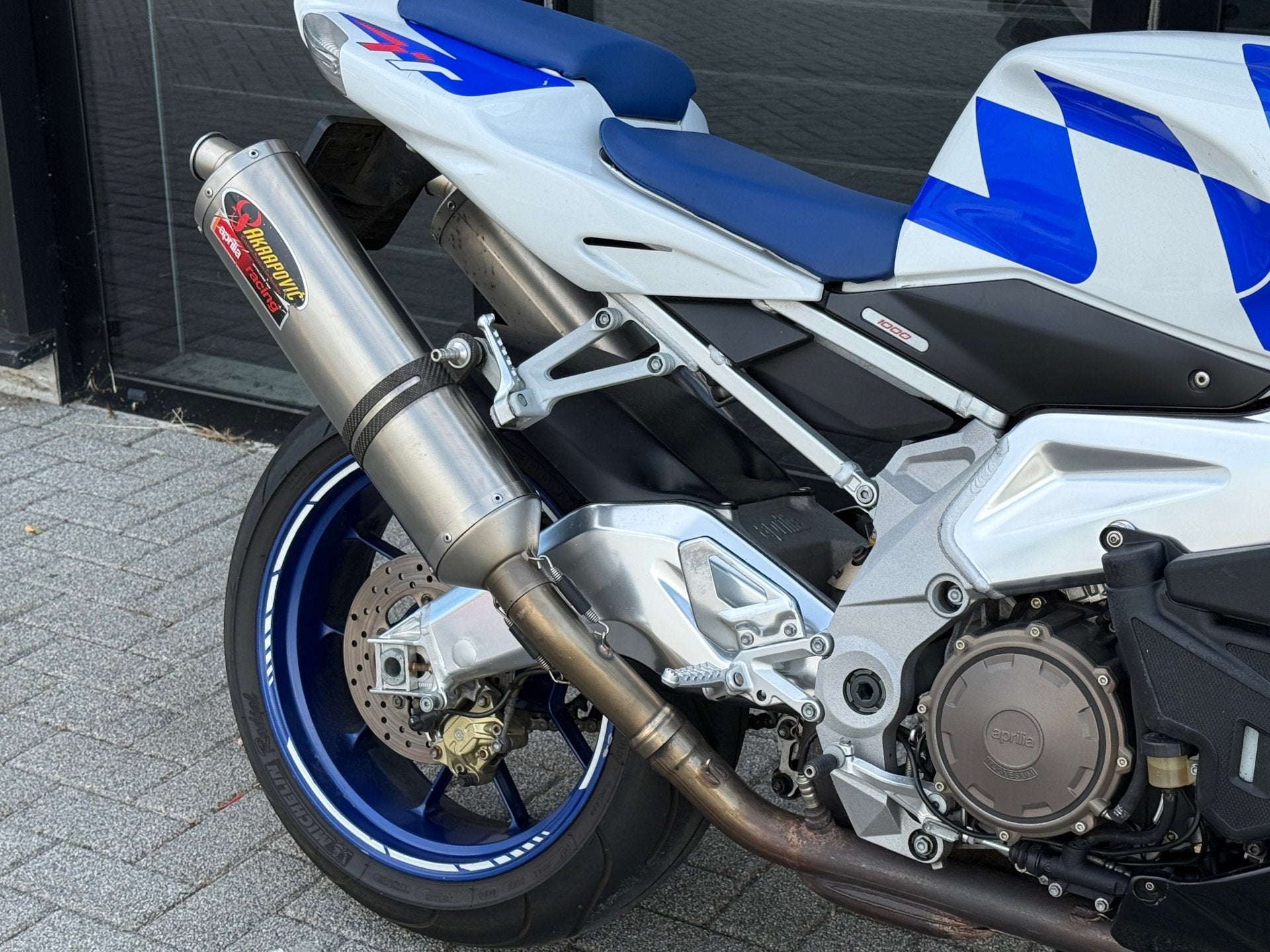 Aprilia Tour Tuono 1000R Gen 2 139 PK AKRAPOVIC - NL MOTOR, Bedrijf, Meer dan 35 kW, Toermotor, 998 cc