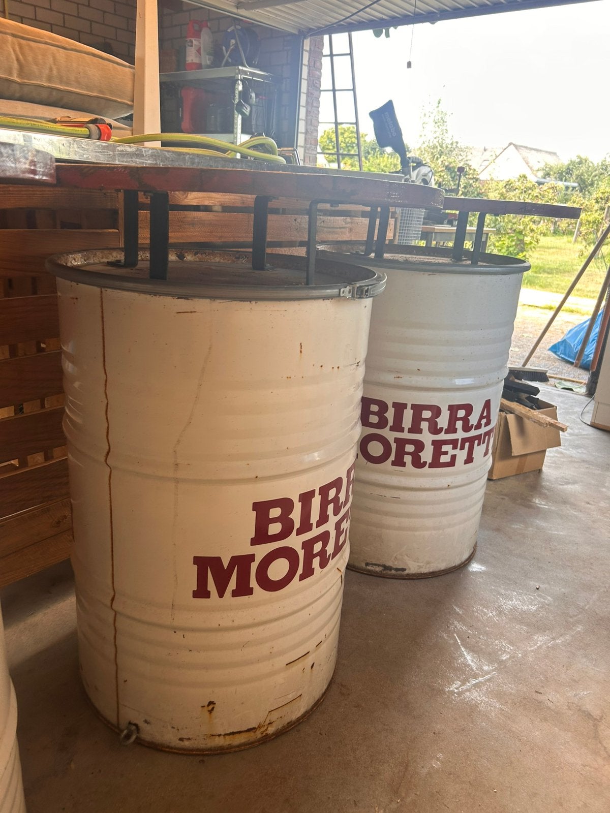 Statafel biervaten Birra Moretti 3x, Ophalen, Gebruikt