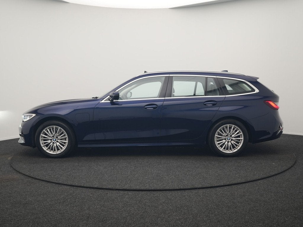 BMW 3 Serie Touring 330e Luxury Line PHEV 293pk Dealer O.H., Auto's, 1998 cc, Achterwielaandrijving, Gebruikt, Zwart