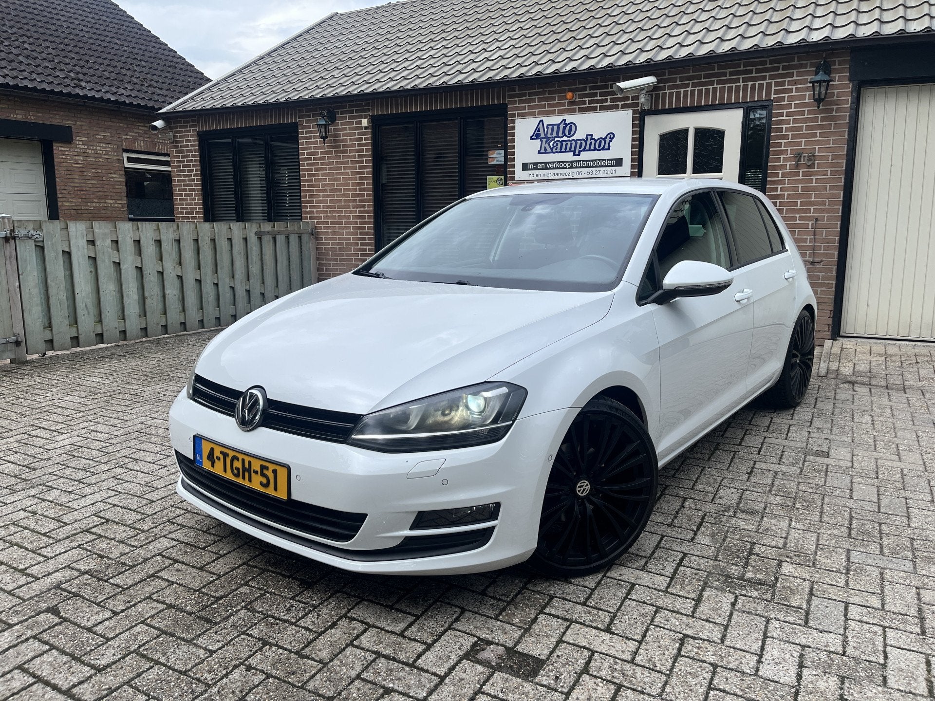 Volkswagen Golf 1.6 TDI Highline BlueMotion 145pk Xenon 19", Auto's, Volkswagen, Voorwielaandrijving, Stof, Gebruikt, Zwart