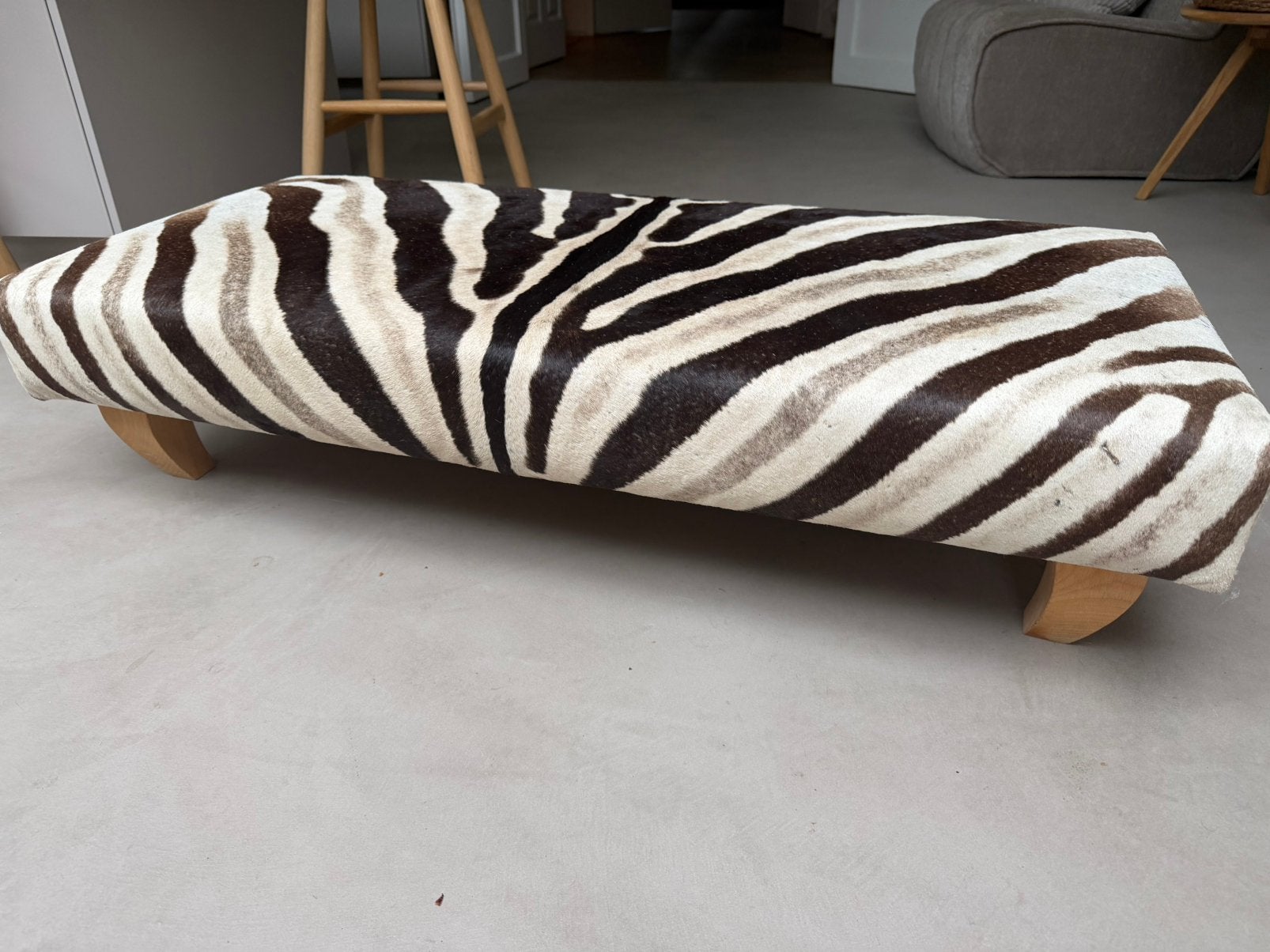 Zebra footstool (origineel!), Overige materialen, 50 tot 75 cm, Ophalen of Verzenden, Zo goed als nieuw