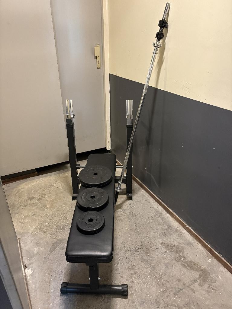 Verstelbare benchpress + 57kg aan gewicht met stang, Sport en Fitness, Fitnessmaterialen, Ophalen, Zo goed als nieuw, Buik, Fitnessbank