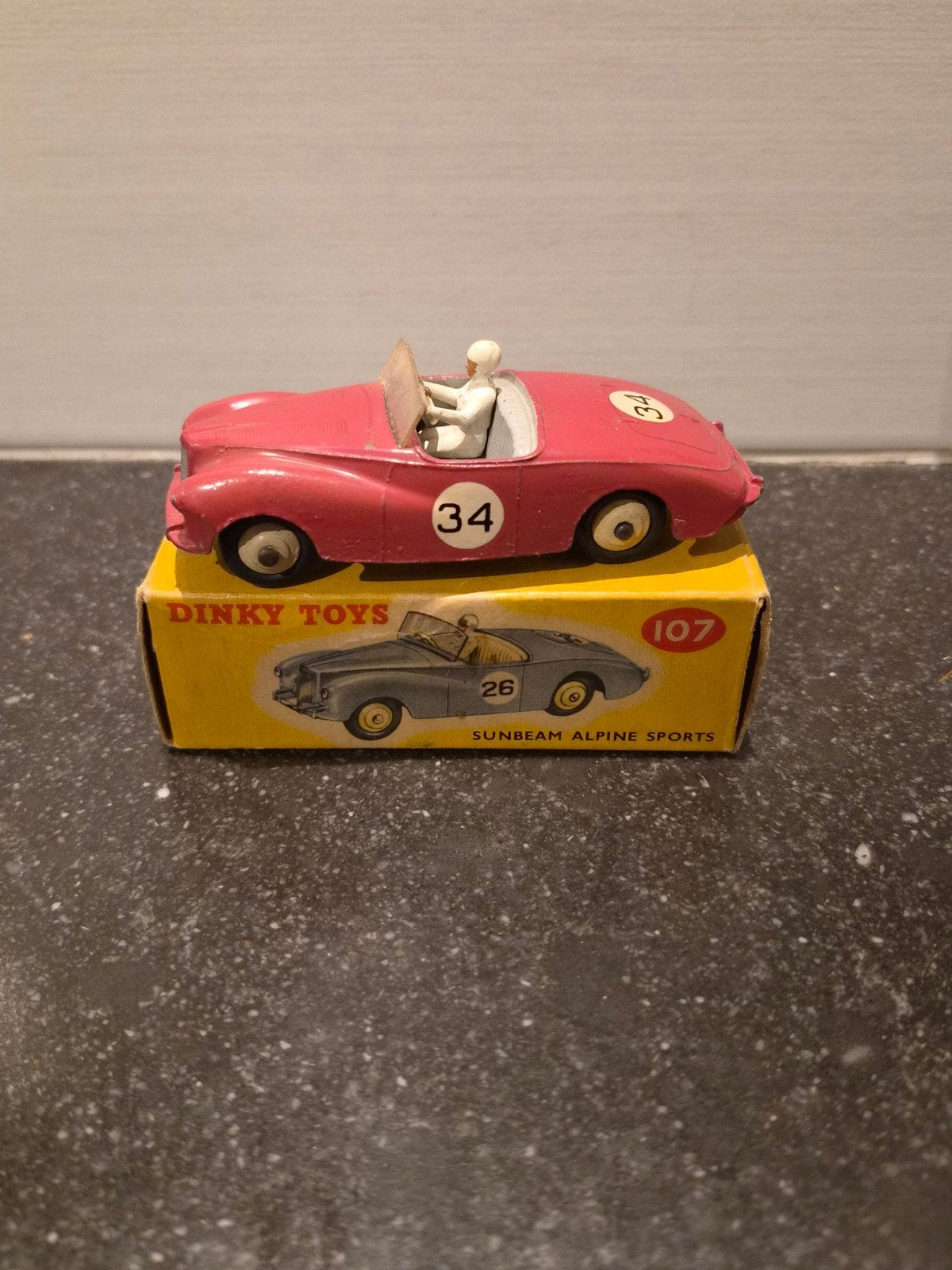Dinky Toys 107 Sunbeam Alpine Sports (rood), Ophalen of Verzenden, Zo goed als nieuw, Auto