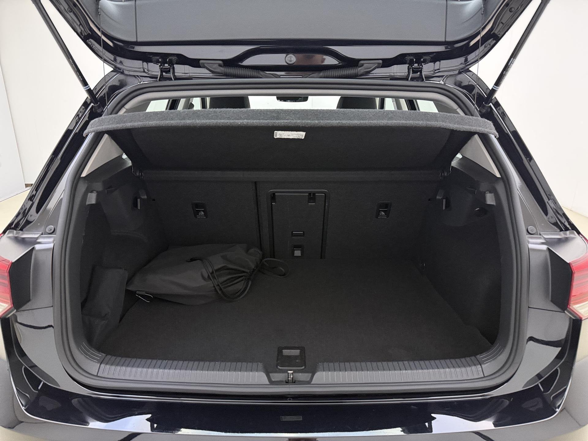 Volkswagen Golf 1.4 eHybrid Style | Apple Carplay / Android, 12 maanden, Gebruikt, 4 cilinders, Zwart