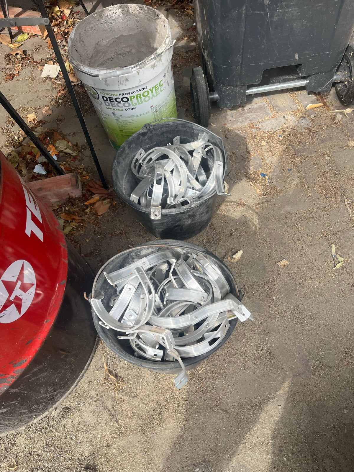 35 m Dakgoten en beugels - PVC en aluminium(noodgoot 150mm), Ophalen, Gebruikt, Pvc, 6 meter of meer