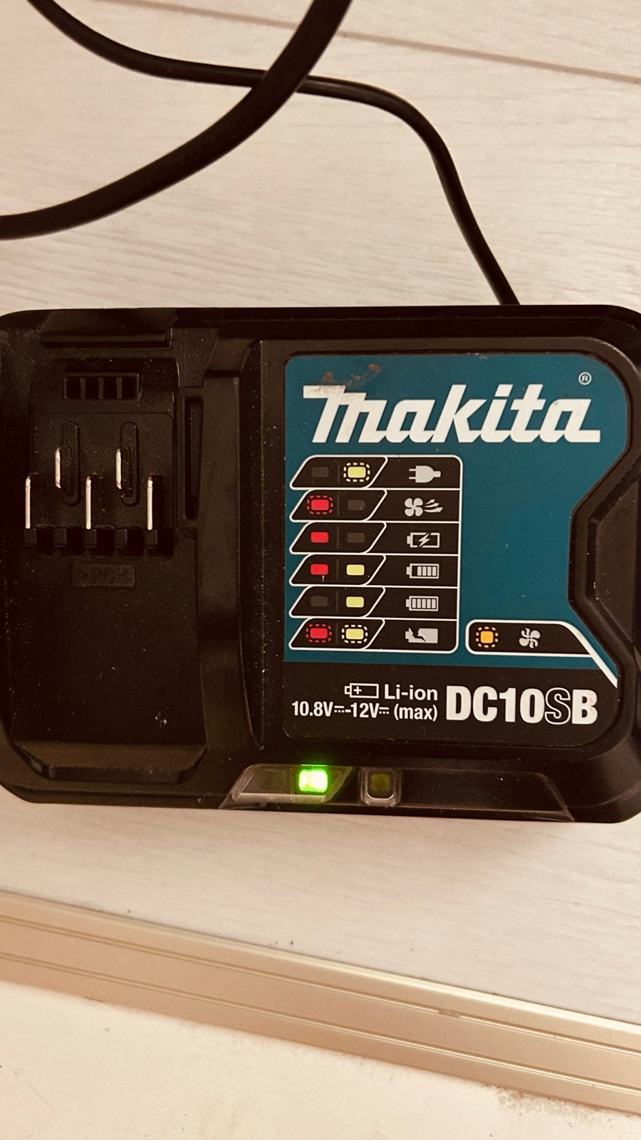 Makita DC10SB Li-ion Oplader 10.8V-12V (max), Ophalen of Verzenden, Zo goed als nieuw, Overige typen