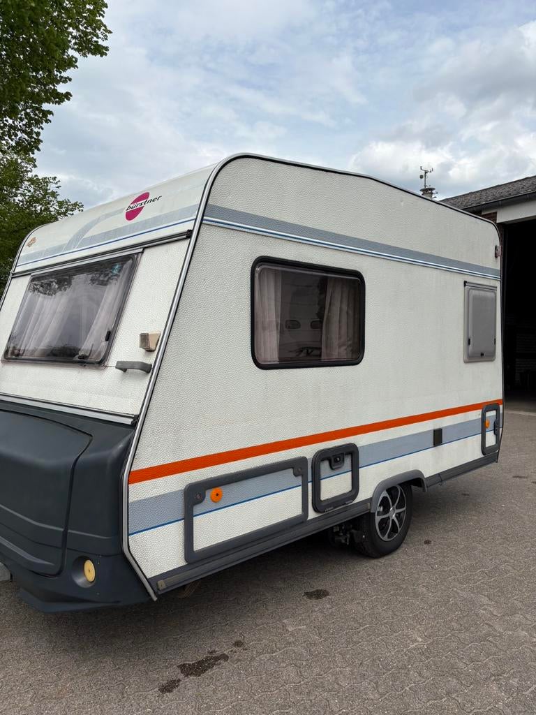 Compacte Bürstner caravan - Ideaal voor 2 personen, Caravans en Kamperen, Koelkast, Rondzit, Particulier, Tot en met 4