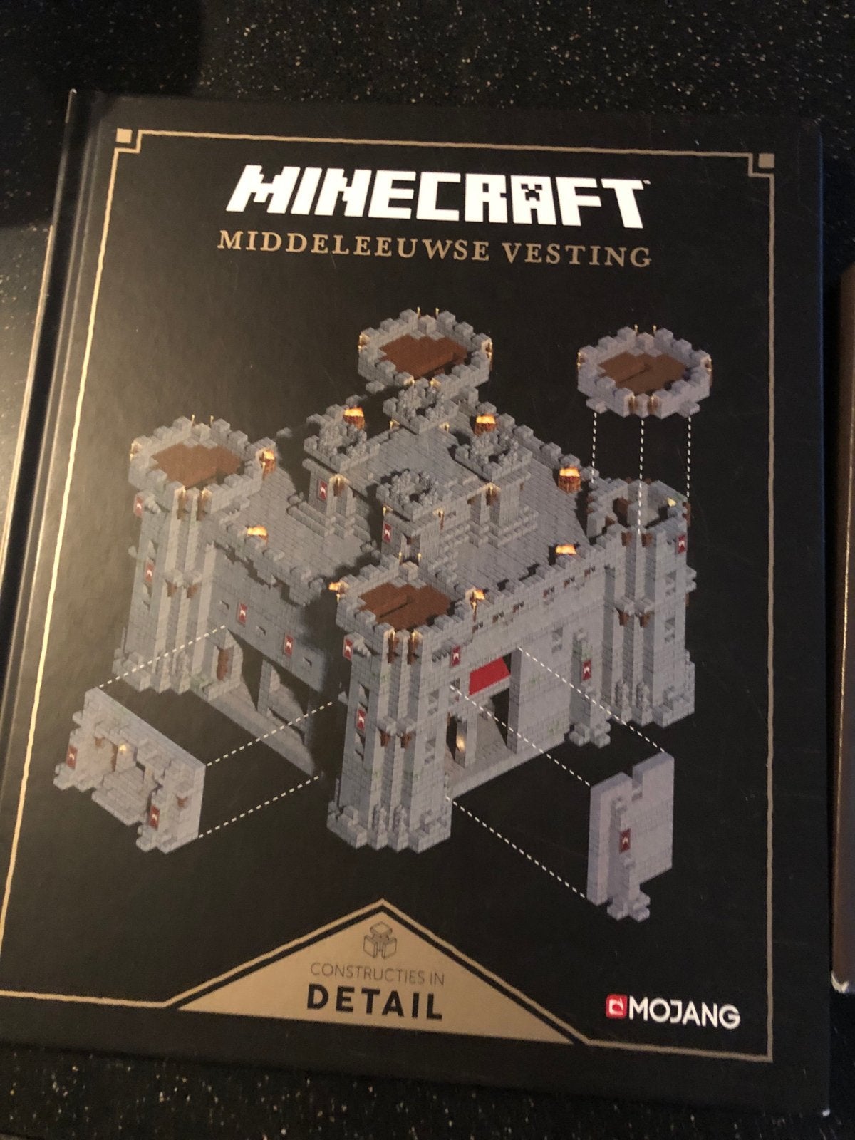 4 Minecraft boeken: Middelleeuwse Vesting, Handboek & Joke B, Ophalen of Verzenden, Gelezen, Non-fictie