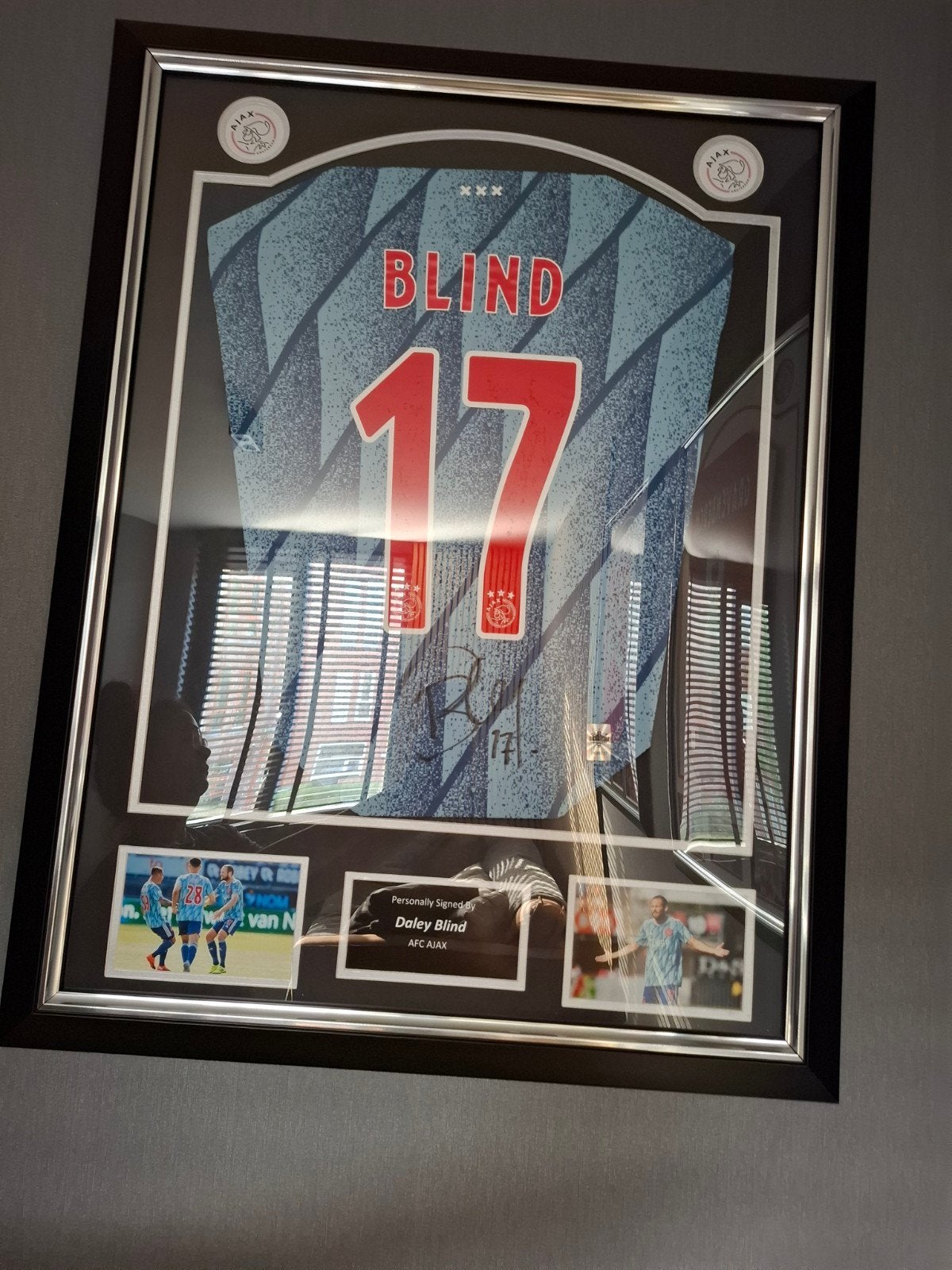 Ingelijst gesigneerd Ajax shirt Daley Blind #17, Ophalen of Verzenden, Zo goed als nieuw, Ajax, Shirt