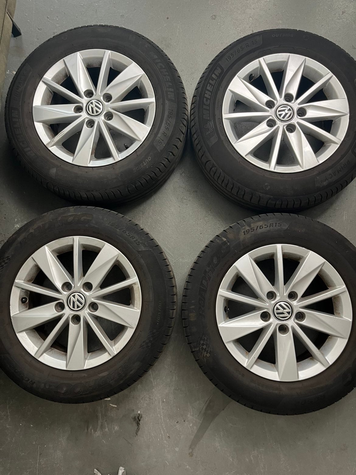 Set van 4 VW Golf velgen 15"- Michelin & Roadhog zomerbanden, Ophalen, 15 inch, 195 mm, Zomerbanden