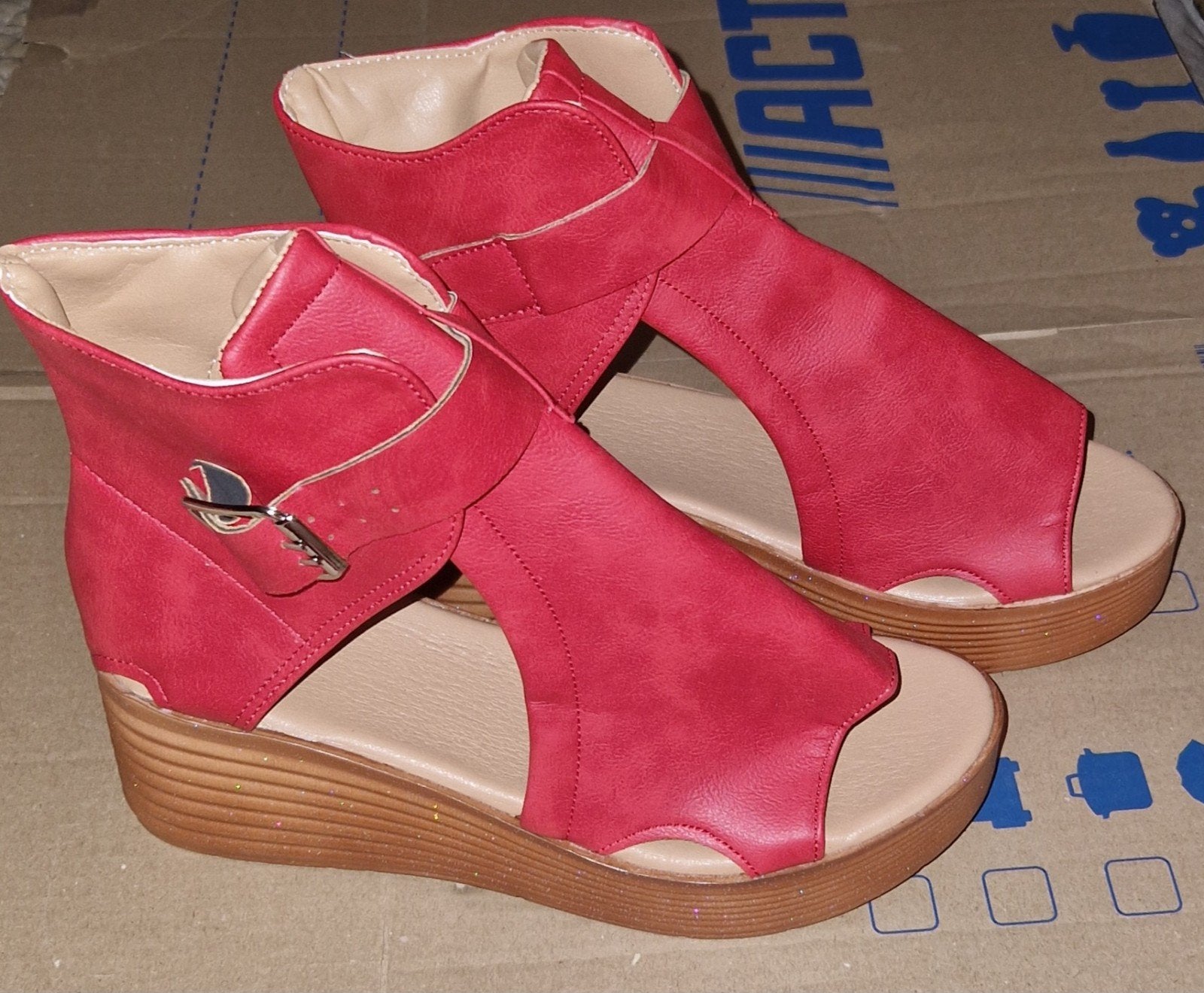 Rode sandalen met sleehak, maat 39, Kleding | Dames, Schoenen, Nieuw, Sandalen of Muiltjes, Rood, Ophalen of Verzenden