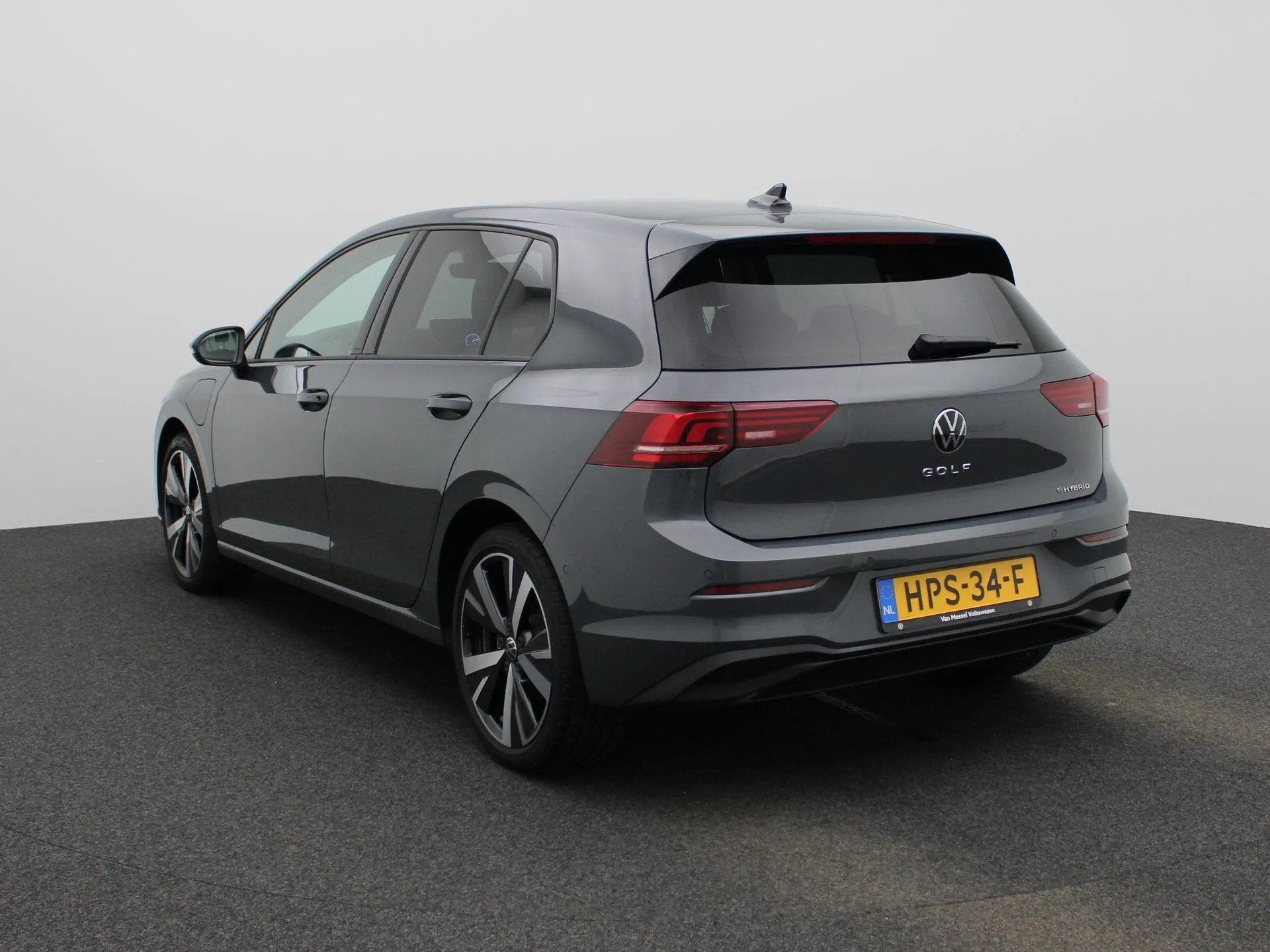 Volkswagen Golf 1.5 eHybrid Life Edition (bj 2025), Automaat, Bedrijf, 1700 kg, Zilver of Grijs