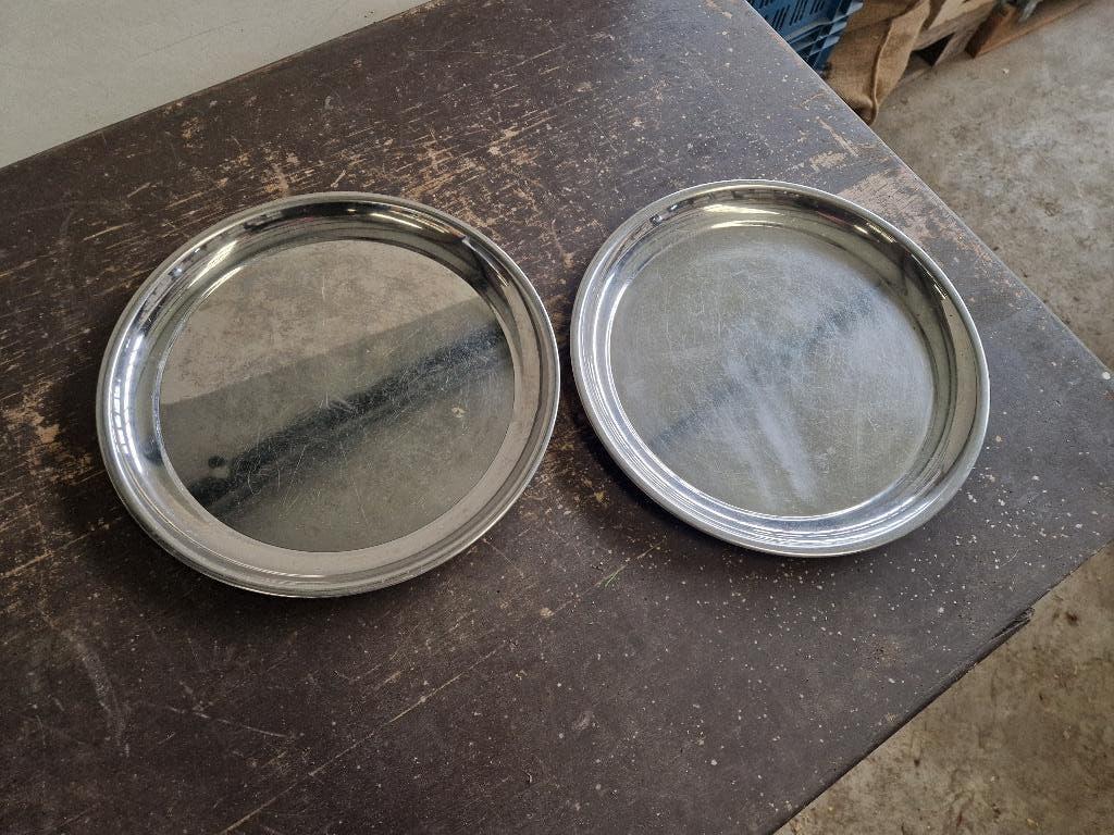 2 stuks rvs ronde dienbladen 35cm doorsnee, Ophalen of Verzenden, Gebruikt, Rond, Metaal