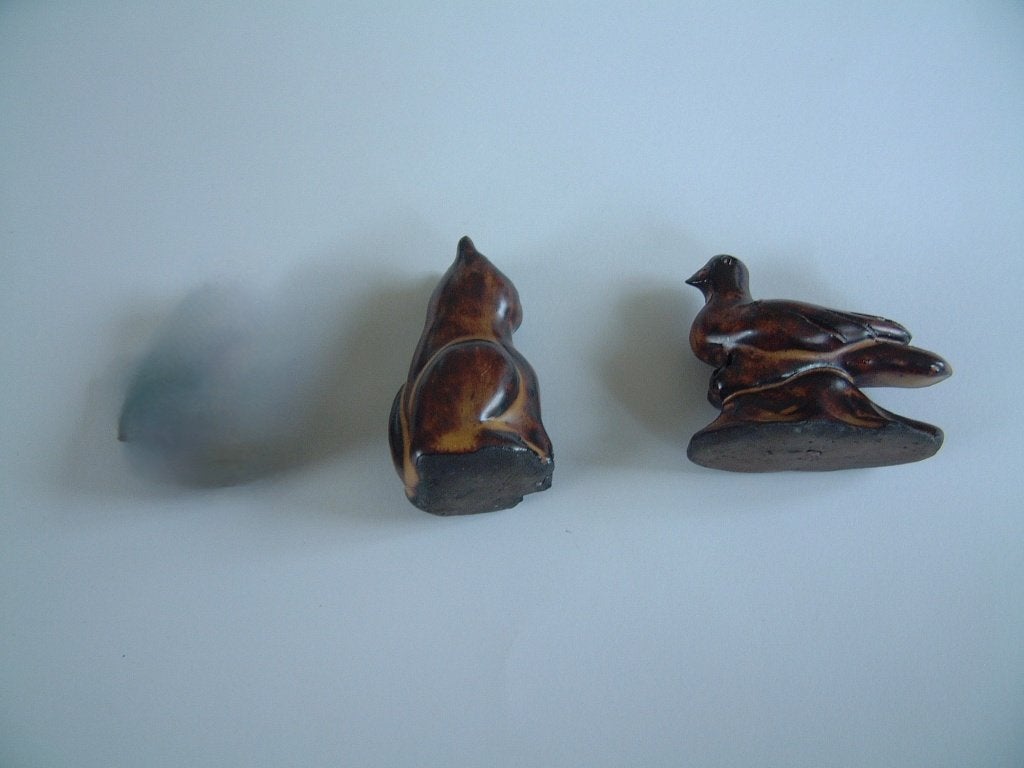 2 beeldjes eend en poes pottenbakkerij kerameikos, Ophalen of Verzenden, Zo goed als nieuw, Dier