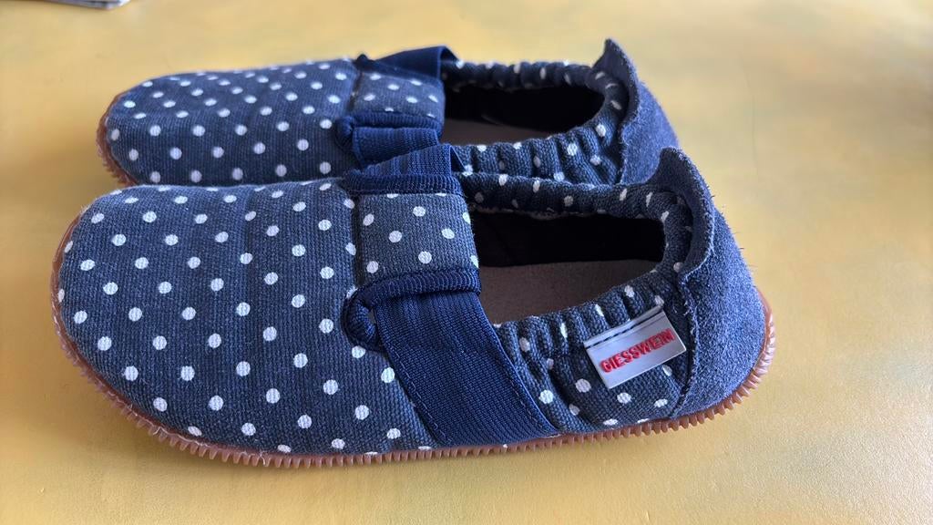 Giesswein slof/schoen maat 29, Kinderen en Baby's, Ophalen of Verzenden, Zo goed als nieuw, Meisje, Schoenen