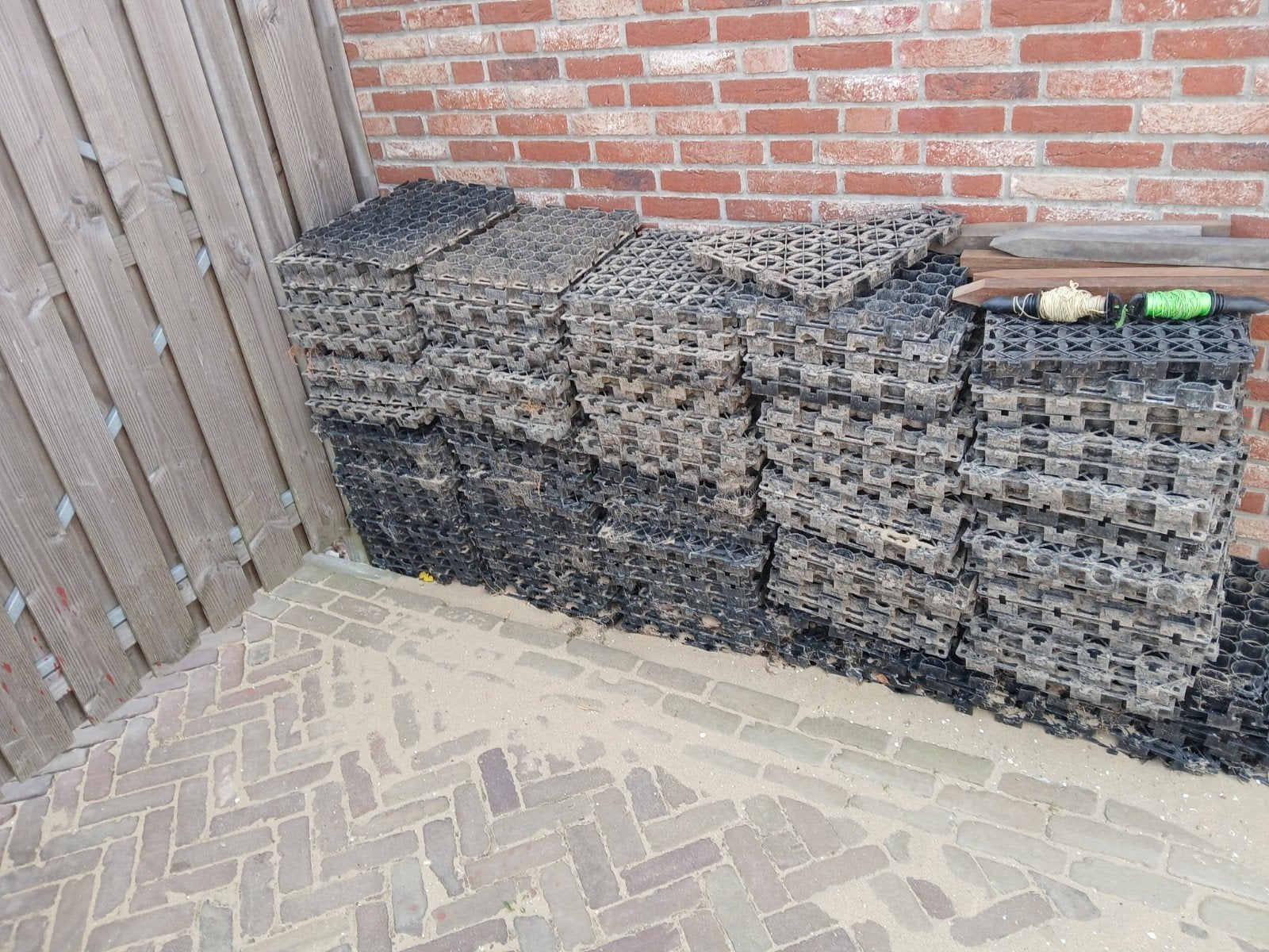 gratis Gebruikte kunststof grastegels/grindplaten, Ophalen, Gebruikt