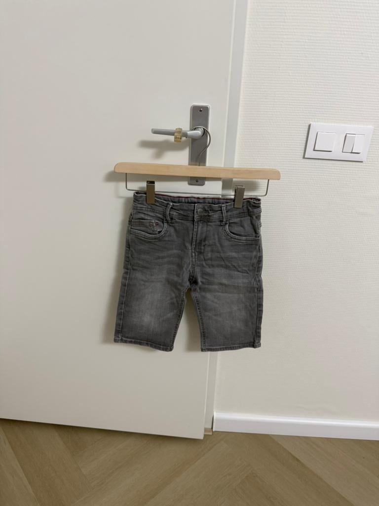 Korte broek maat 140, Ophalen of Verzenden, Zo goed als nieuw, Jongen, Broek
