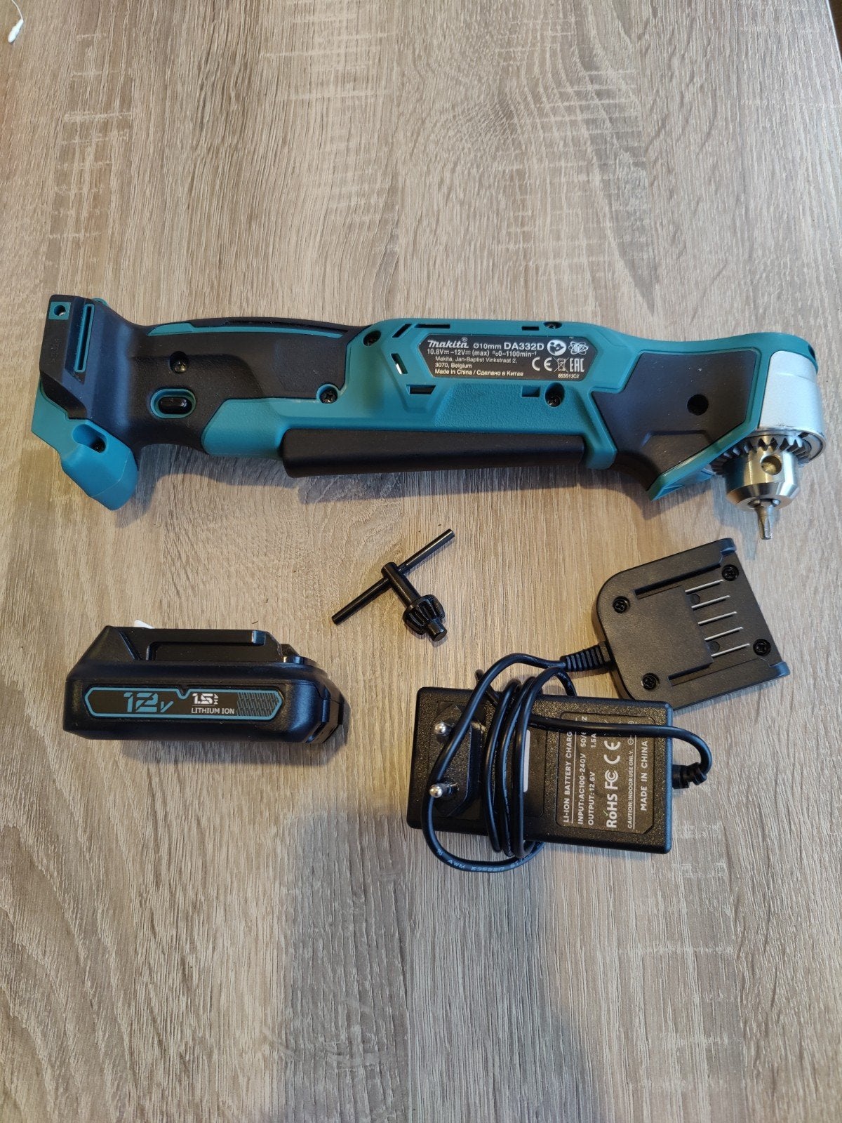 Makita haakse accuboormachine met accu en lader