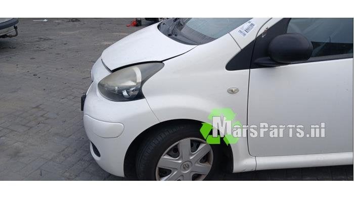 Scherm links-voor van een Toyota Aygo, Gebruikt, -, -, Ophalen of Verzenden