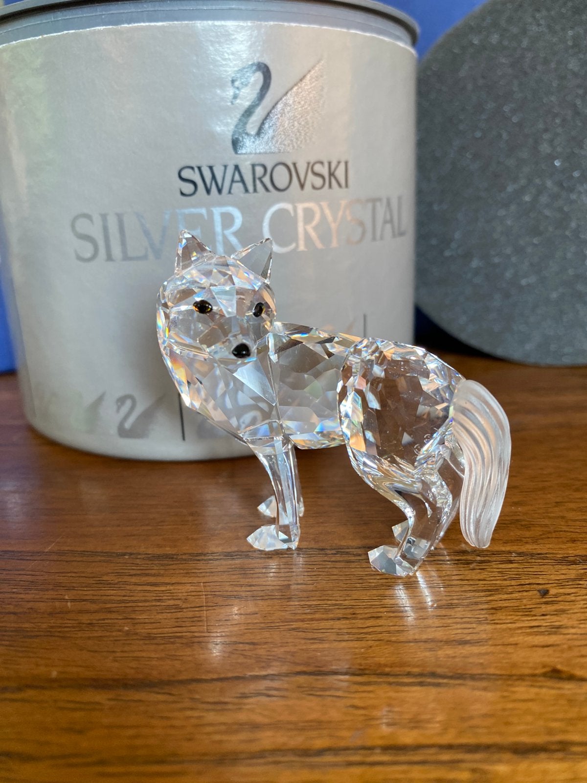Swarovski, wolf met doos, in zeer goede staat, Verzamelen, Ophalen of Verzenden, Zo goed als nieuw, Figuurtje