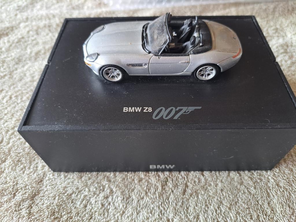 BMW Z8. Schaalmodel 1:43. uit James Bond., Verzamelen, Speelgoed, Zo goed als nieuw, Ophalen
