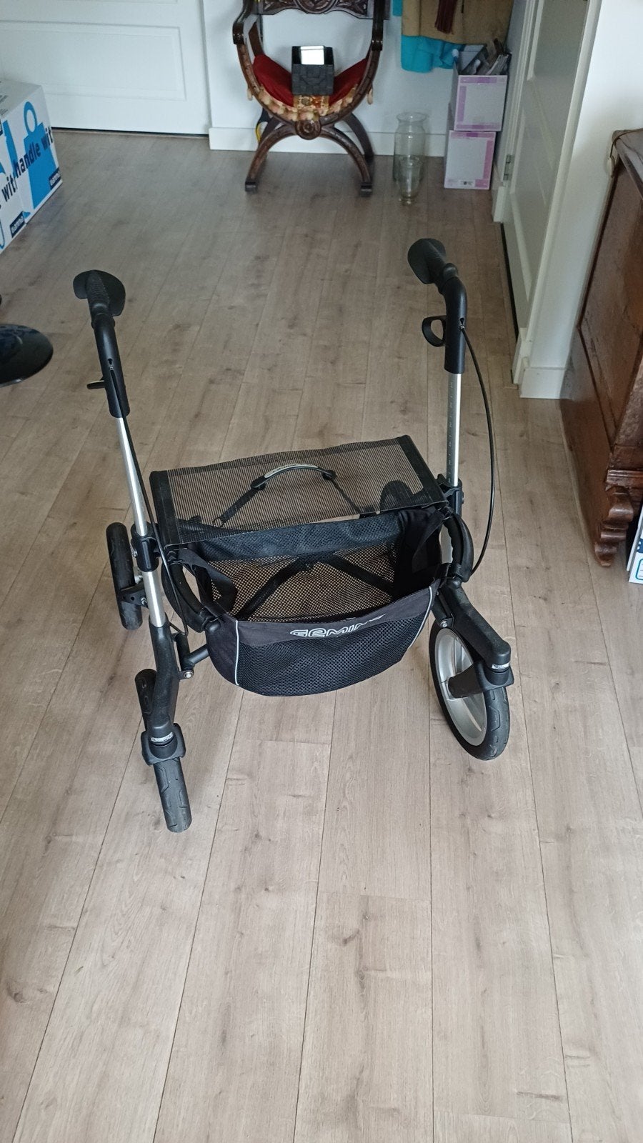 Rollator merk Gemino in uitstekende staat, Ophalen, Zo goed als nieuw