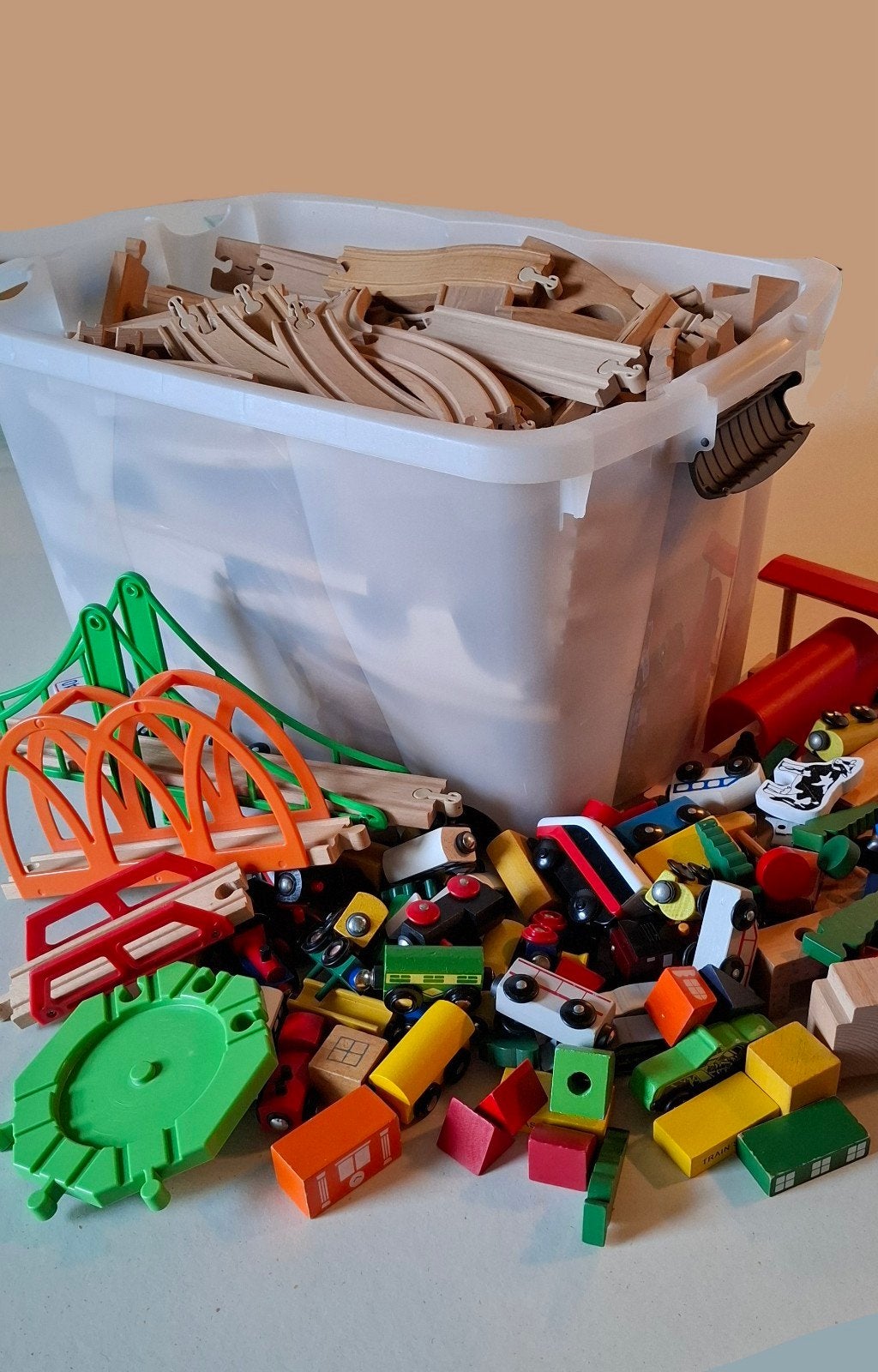 Grote box met houten treinspoor en voertuigen, Ophalen, Gebruikt, Overige typen