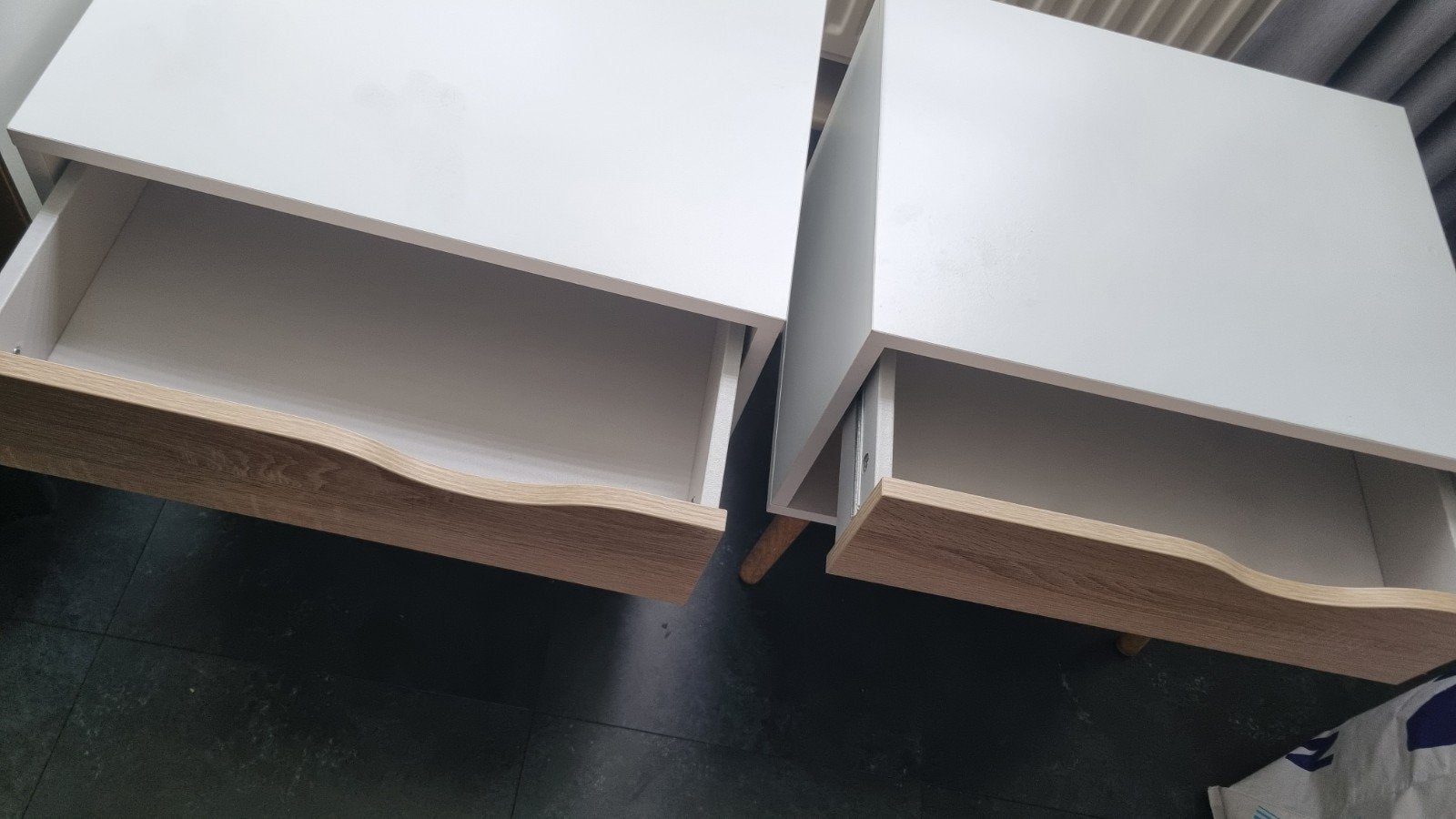 Set van 2 moderne nachtkastjes met lades, Ophalen, 55 tot 70 cm, Zo goed als nieuw, 45 tot 65 cm