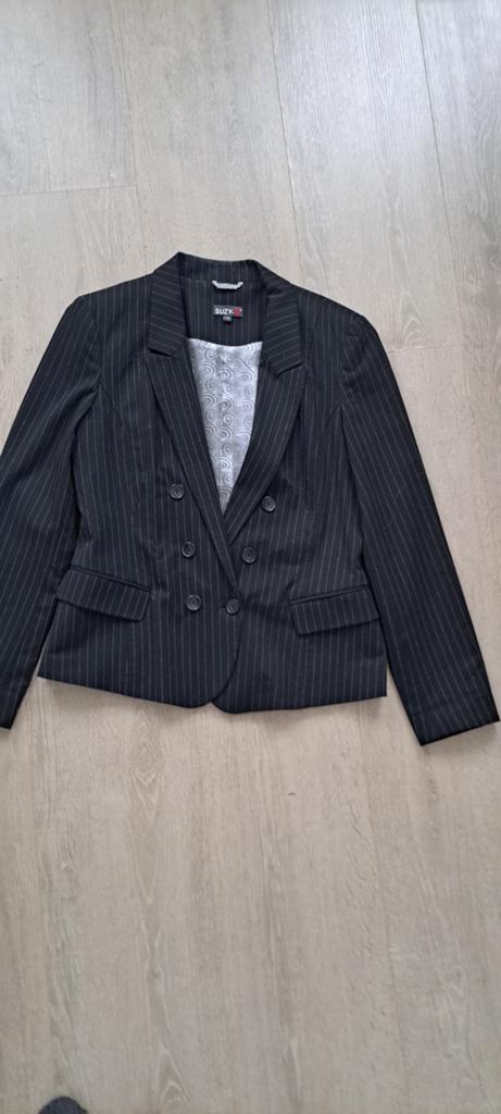 Suzy-Q Zwart Gestreept Jasje Maat 42, Kleding | Dames, Jasjes, Kostuums en Pakken, Zwart, Maat 42/44 (L), Suzy-Q, Ophalen of Verzenden