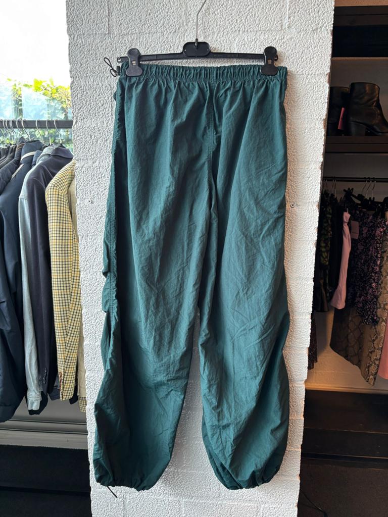 Bershka parachute broek maat M, Ophalen of Verzenden, Zo goed als nieuw, Zwart, Lang