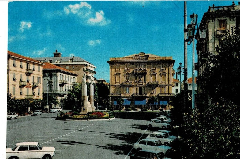 Vintage Ansichtkaart: Piazza in Italia, jaren '60, Lavagna, Ophalen of Verzenden, 1960 tot 1980, Gelopen, Italië
