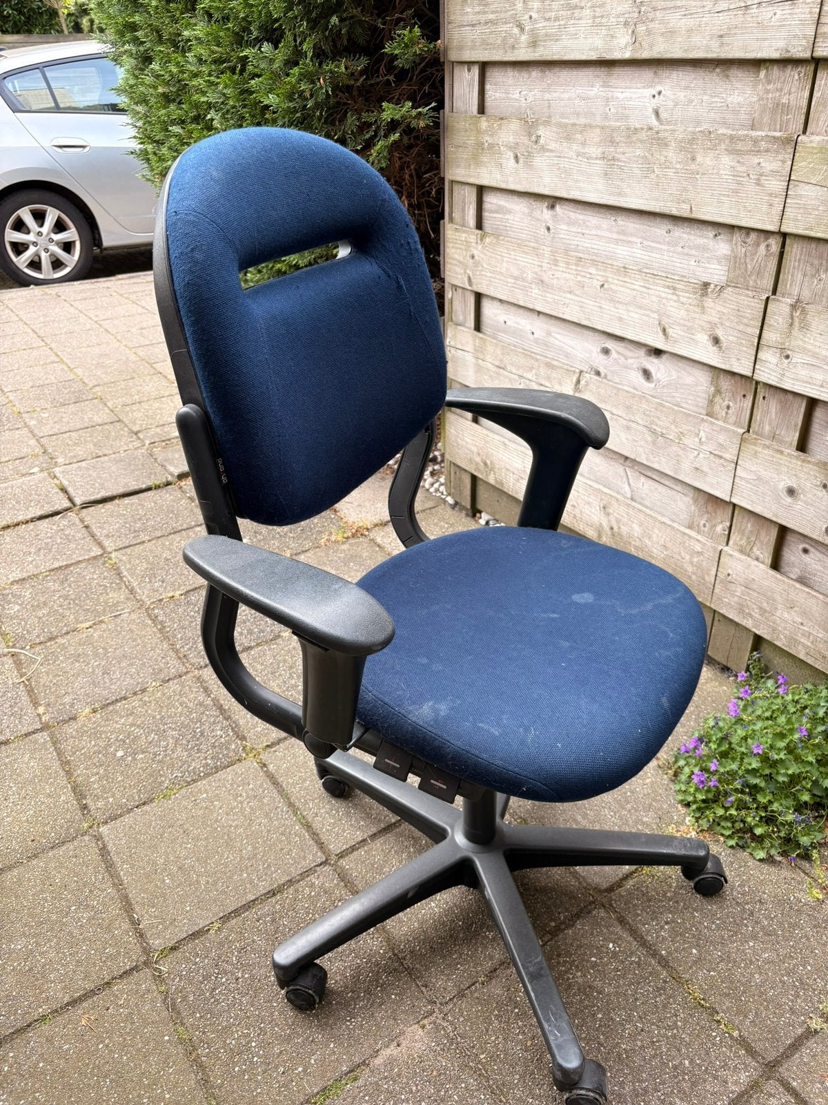 Old but fully functional office chair, brand Ahrend, Huis en Inrichting, Bureaustoelen, Ophalen, Gebruikt, Zwart
