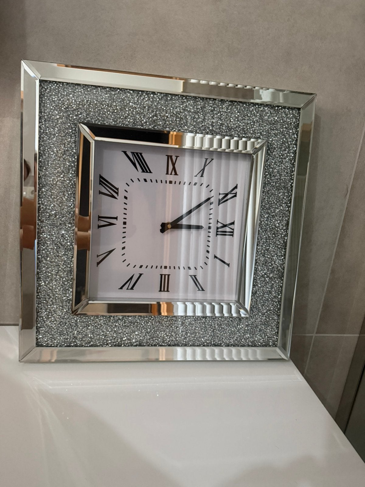 Wandklok met steentjes, Ophalen of Verzenden, Zo goed als nieuw, Wandklok