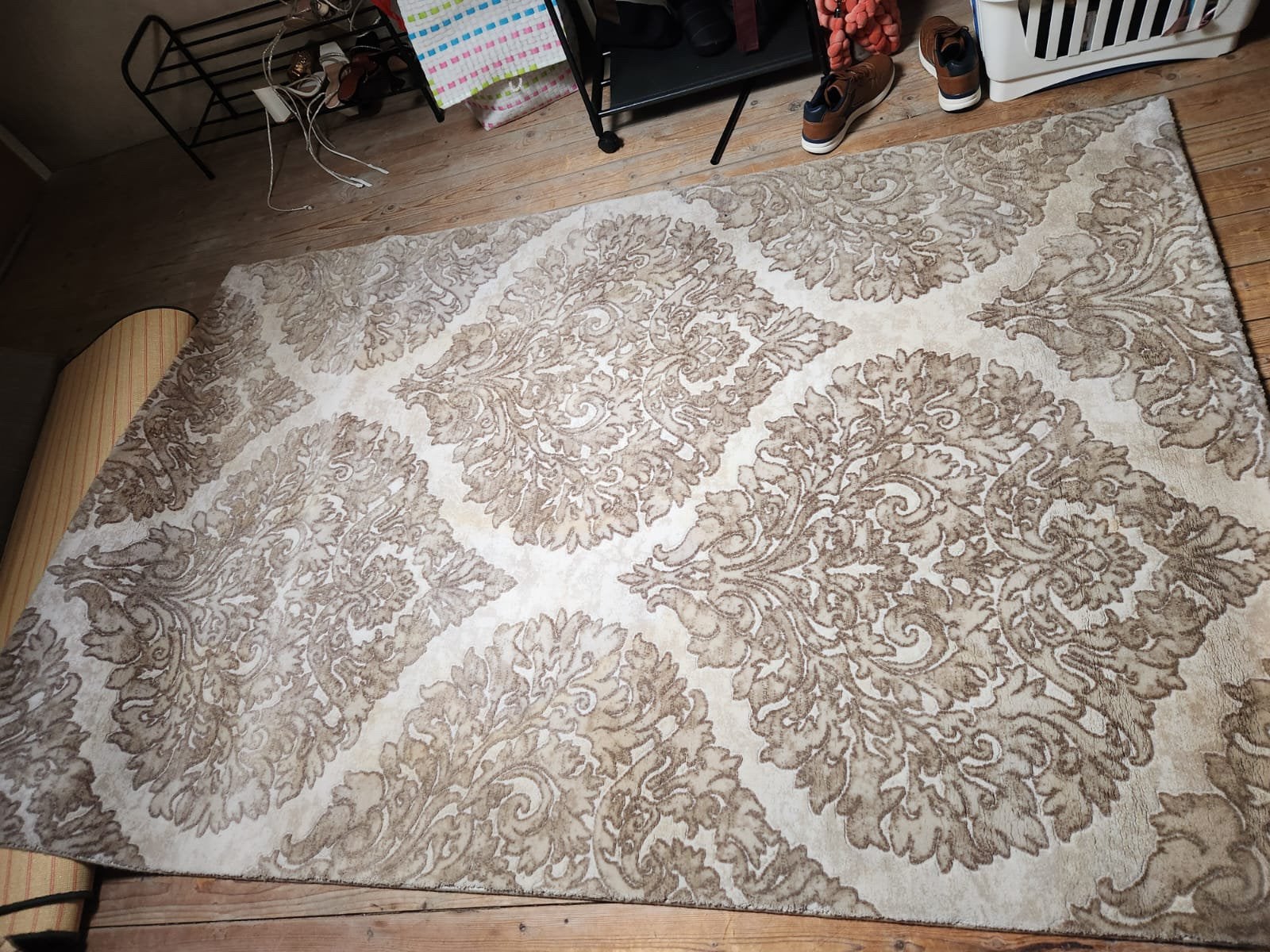 Vloerkleed wit met beetje geel, Huis en Inrichting, Ophalen, 100 tot 150 cm, Vierkant, Wit