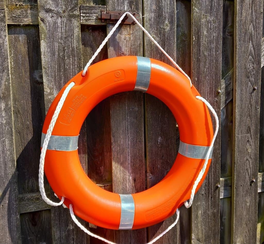 Een reddingsboei. Poland., Watersport en Boten, Ophalen