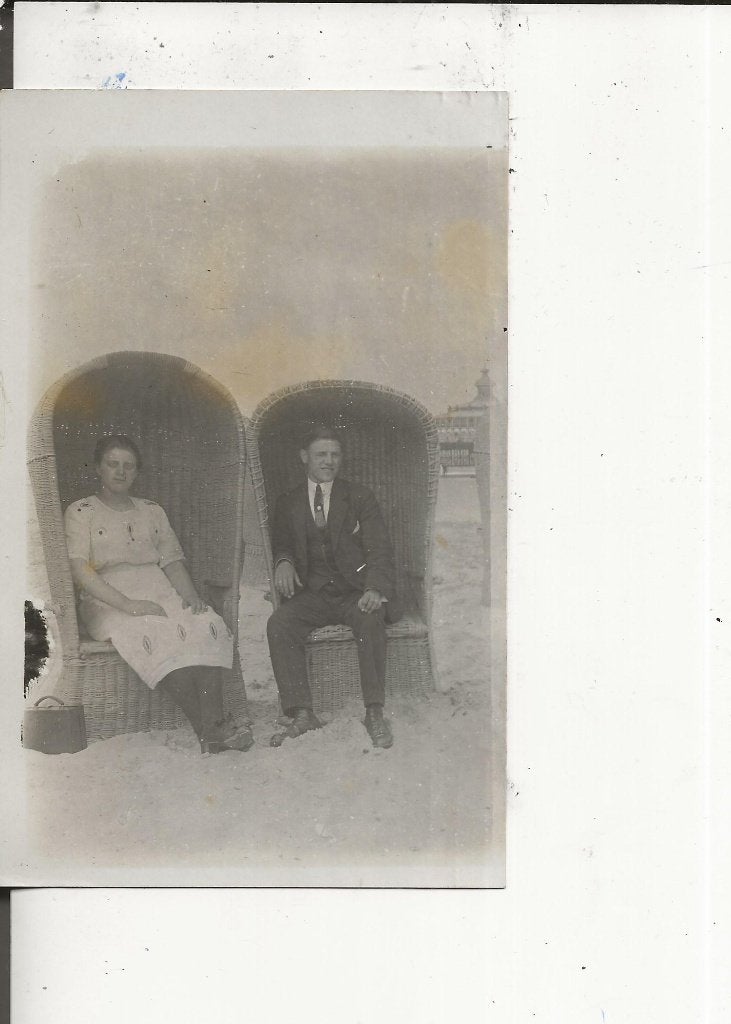 Loosduinen Echtpaar Eijkelenburg in badstoelen  Scheveningen, Verzamelen, Ansichtkaarten | Nederland, Ophalen of Verzenden, Voor 1920