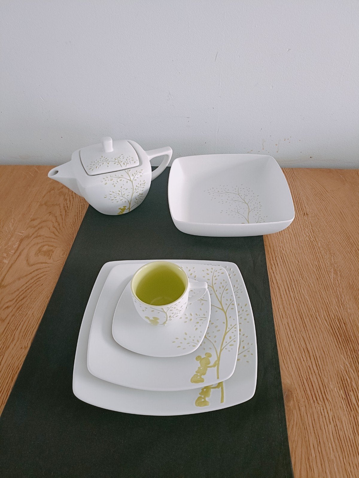 Zeldzaam Mickey Mouse Servies - Disneyland Exclusief, Huis en Inrichting, Keuken | Servies, Overige merken, Keramiek, Ophalen of Verzenden