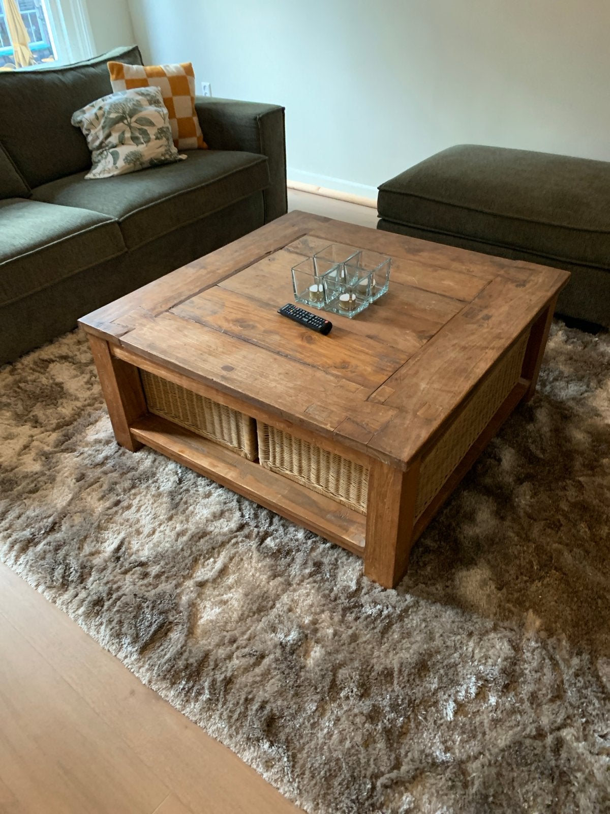 Robuuste vierkante salontafel met opbergruimte, Huis en Inrichting, Gebruikt, Vierkant, 5 – 50, Overige houtsoorten