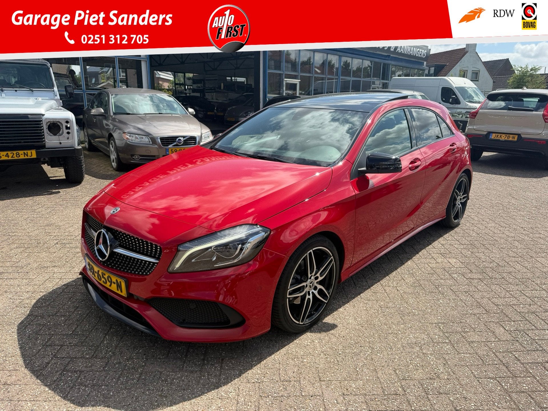 Mercedes-Benz A-klasse 160 Sport Edition I AMG I Panorama I, Auto's, Gebruikt, 4 cilinders, Start-stop-systeem, Leder en Stof