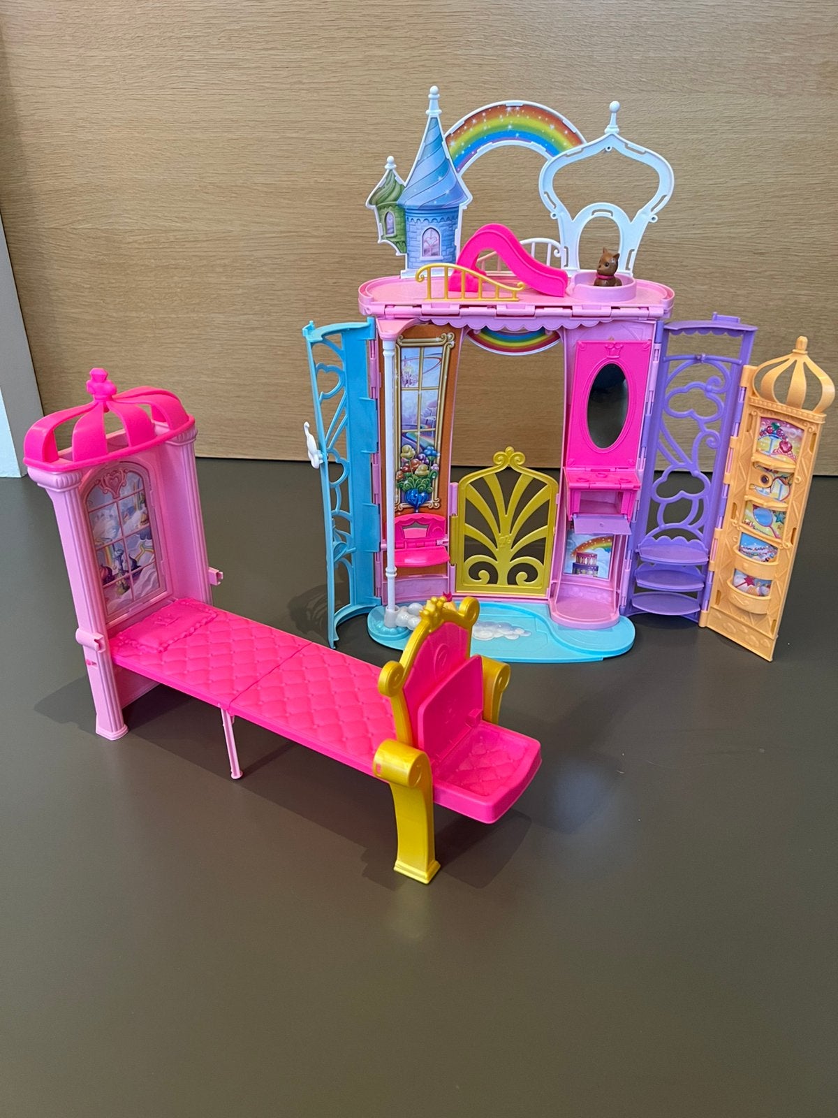 Barbie Dreamtopia Kasteel Barbiehuis, incl. Barbie, Kinderen en Baby's, Speelgoed | Poppenhuizen, Ophalen of Verzenden, Zo goed als nieuw