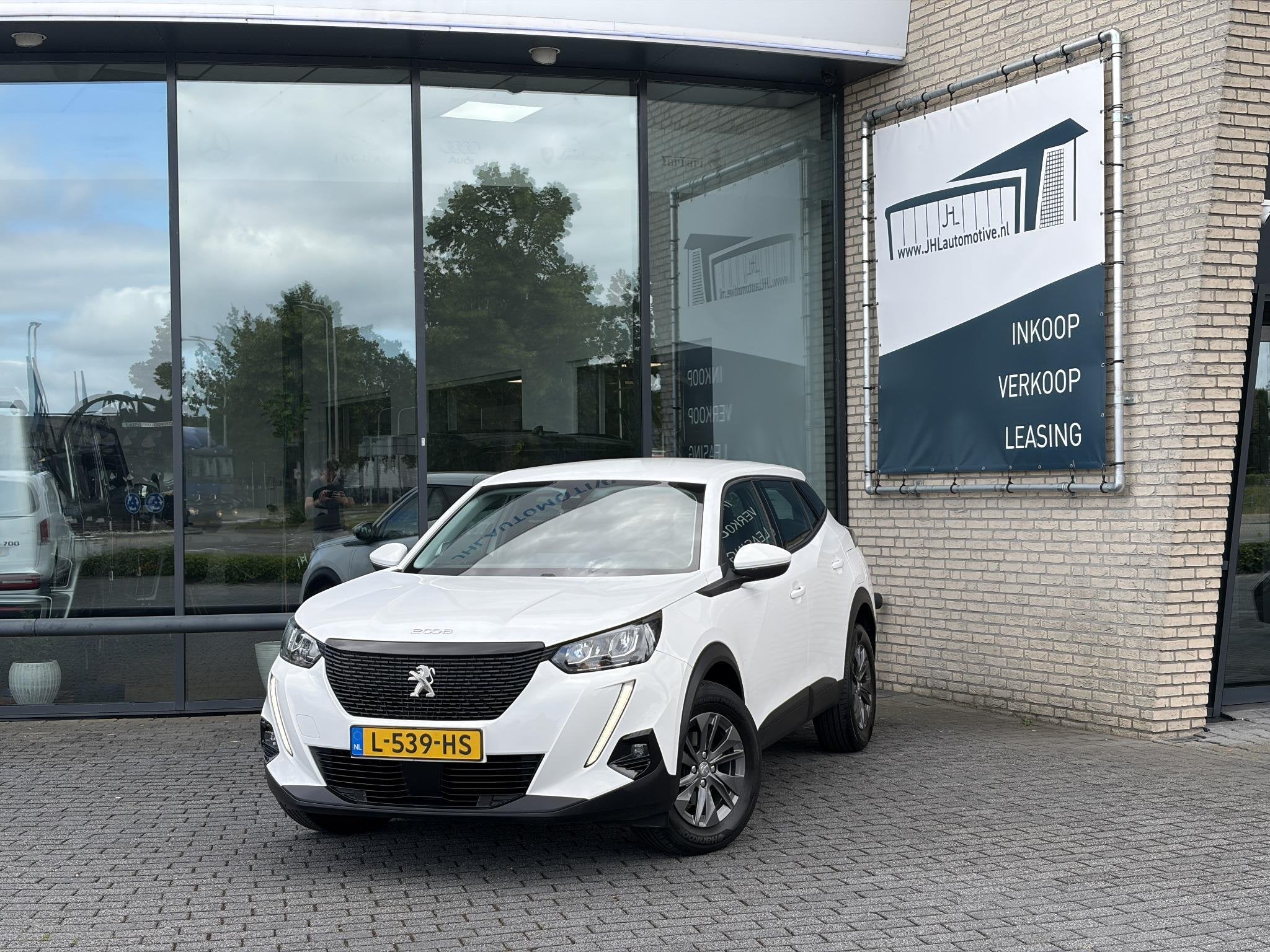 Peugeot 2008 1.2*130PK*AUTOM*NAVI*ECC*HAAK*CRUISE*CARPLAY*, Auto's, Stof, Gebruikt, Euro 6, 1199 cc
